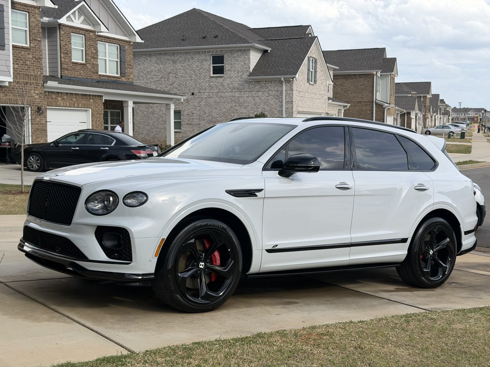 White Bentley Bentayga with a gloss finish after Motorcity Detailing service